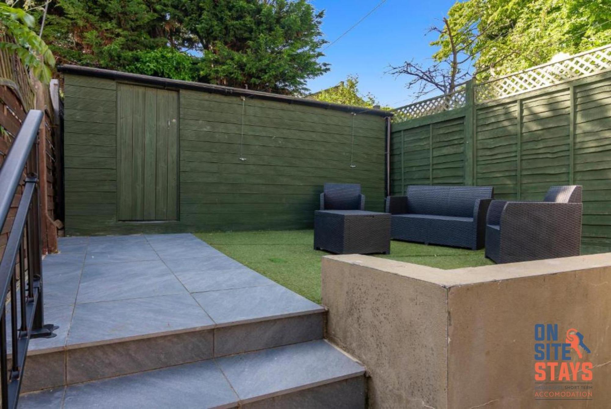 Onsitestays - Tranquil 2 Bedroom Apartment With Large Kitchen, Private Garden Near Wimbledon Station ロンドン エクステリア 写真