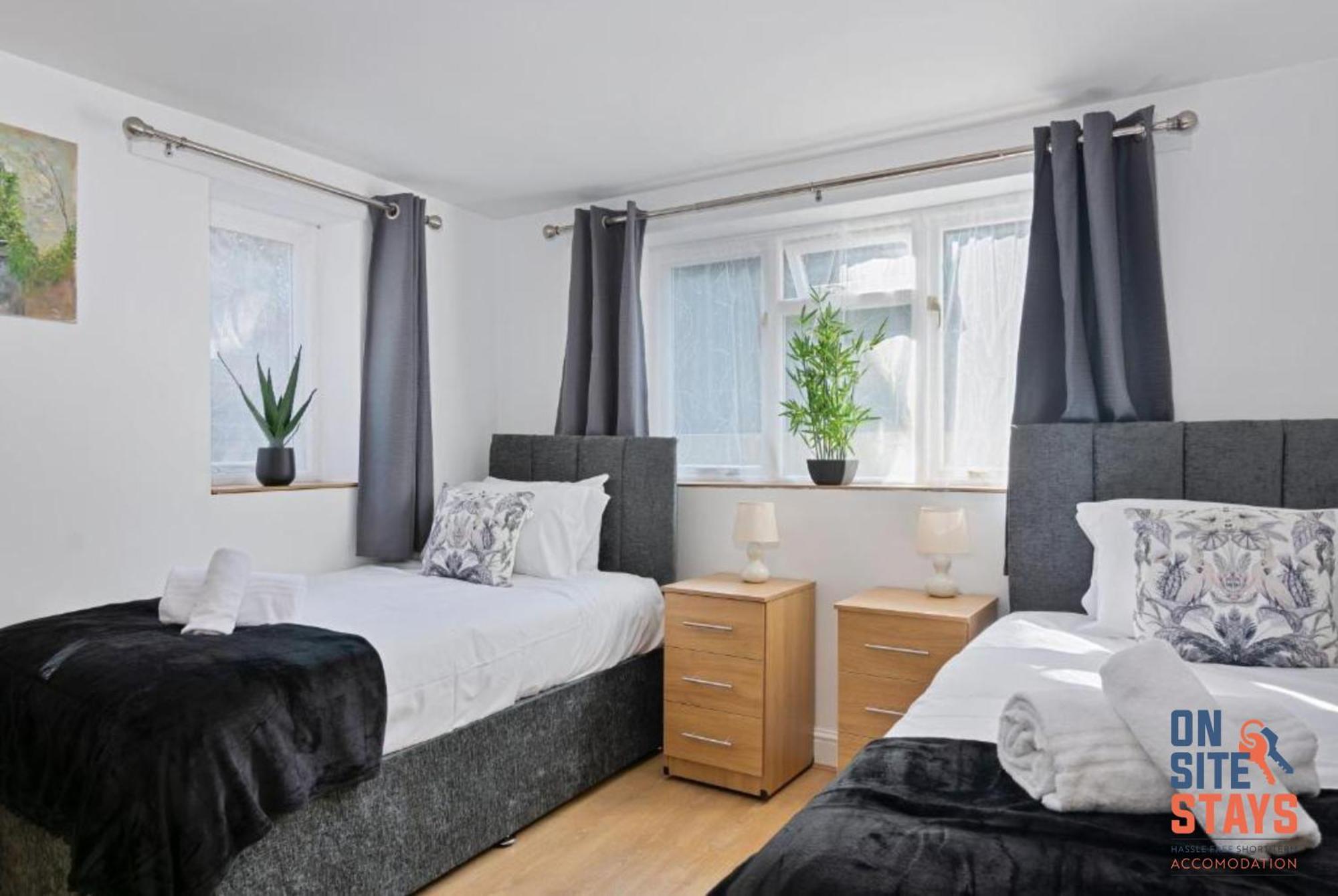 Onsitestays - Tranquil 2 Bedroom Apartment With Large Kitchen, Private Garden Near Wimbledon Station ロンドン エクステリア 写真