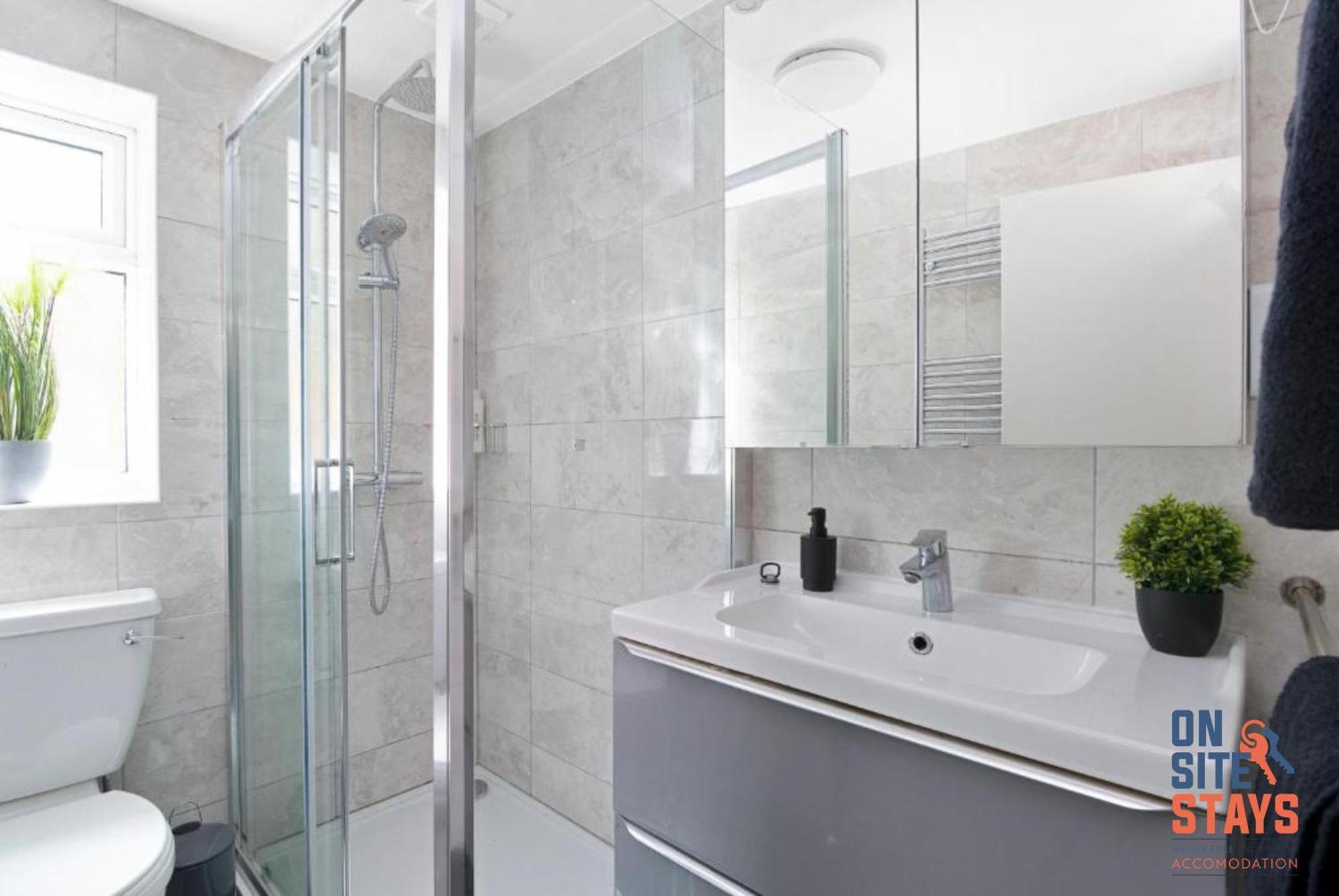 Onsitestays - Tranquil 2 Bedroom Apartment With Large Kitchen, Private Garden Near Wimbledon Station ロンドン エクステリア 写真