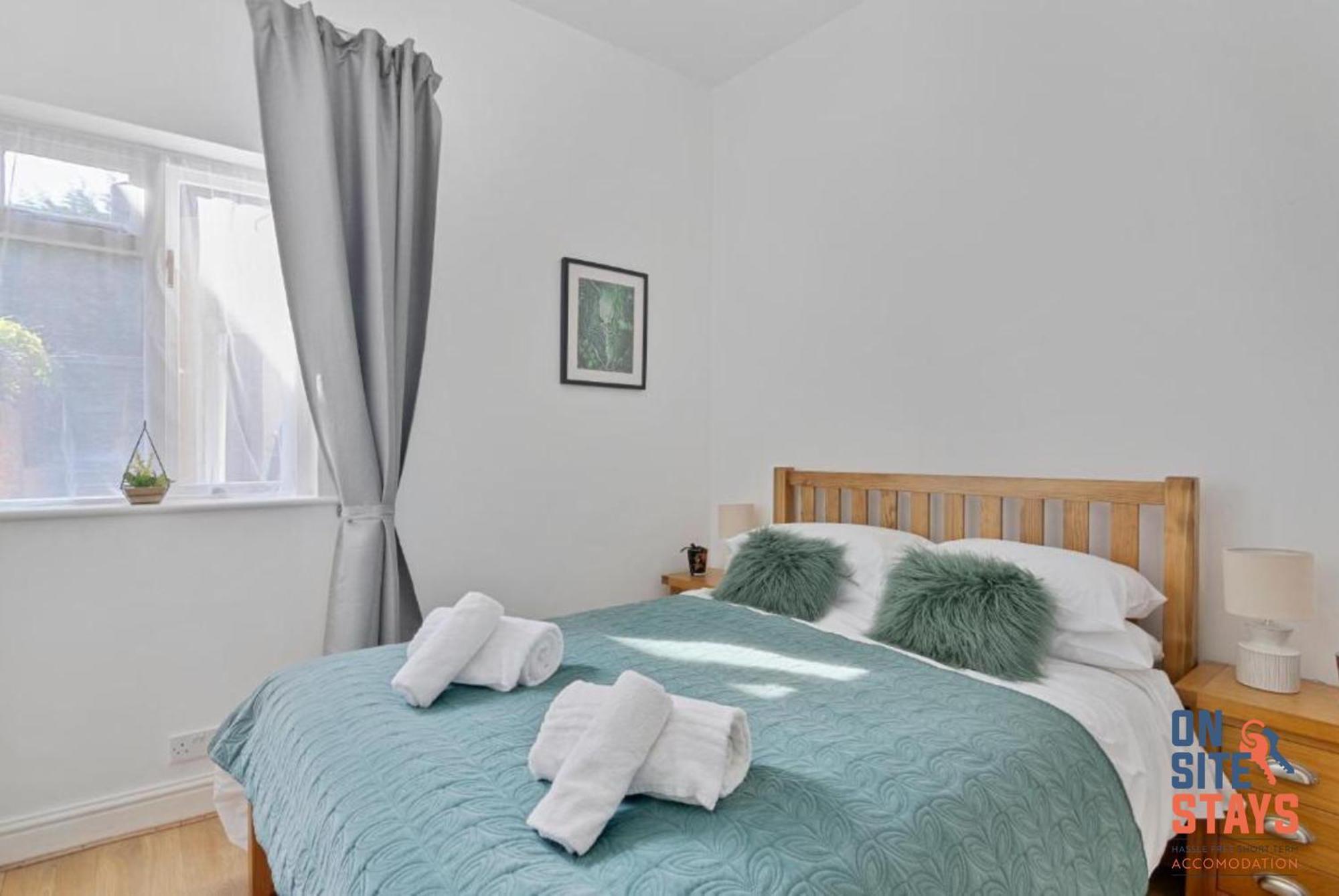 Onsitestays - Tranquil 2 Bedroom Apartment With Large Kitchen, Private Garden Near Wimbledon Station ロンドン エクステリア 写真